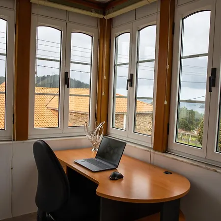 Casa de hóspedes Beachfront Surf & House, Charming & Quiet *