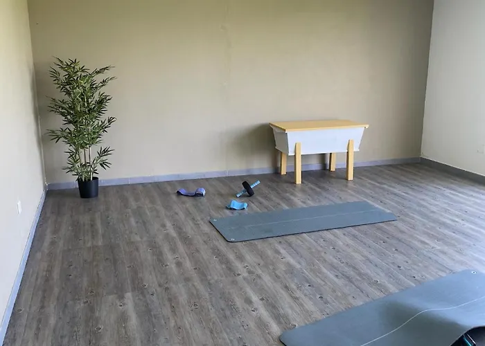 Beachfront Surf & House, Charming & Quiet Konukevi