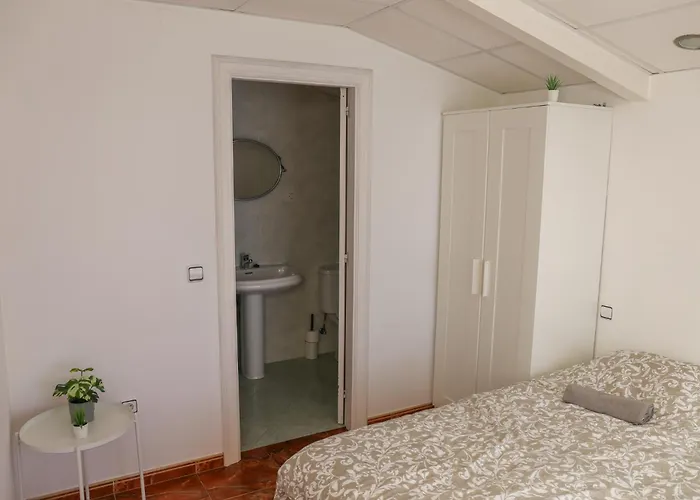 Beachfront Surf & House, Charming & Quiet Konukevi