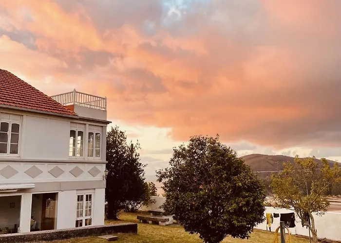 Beachfront Surf & House, Charming & Quiet Konukevi